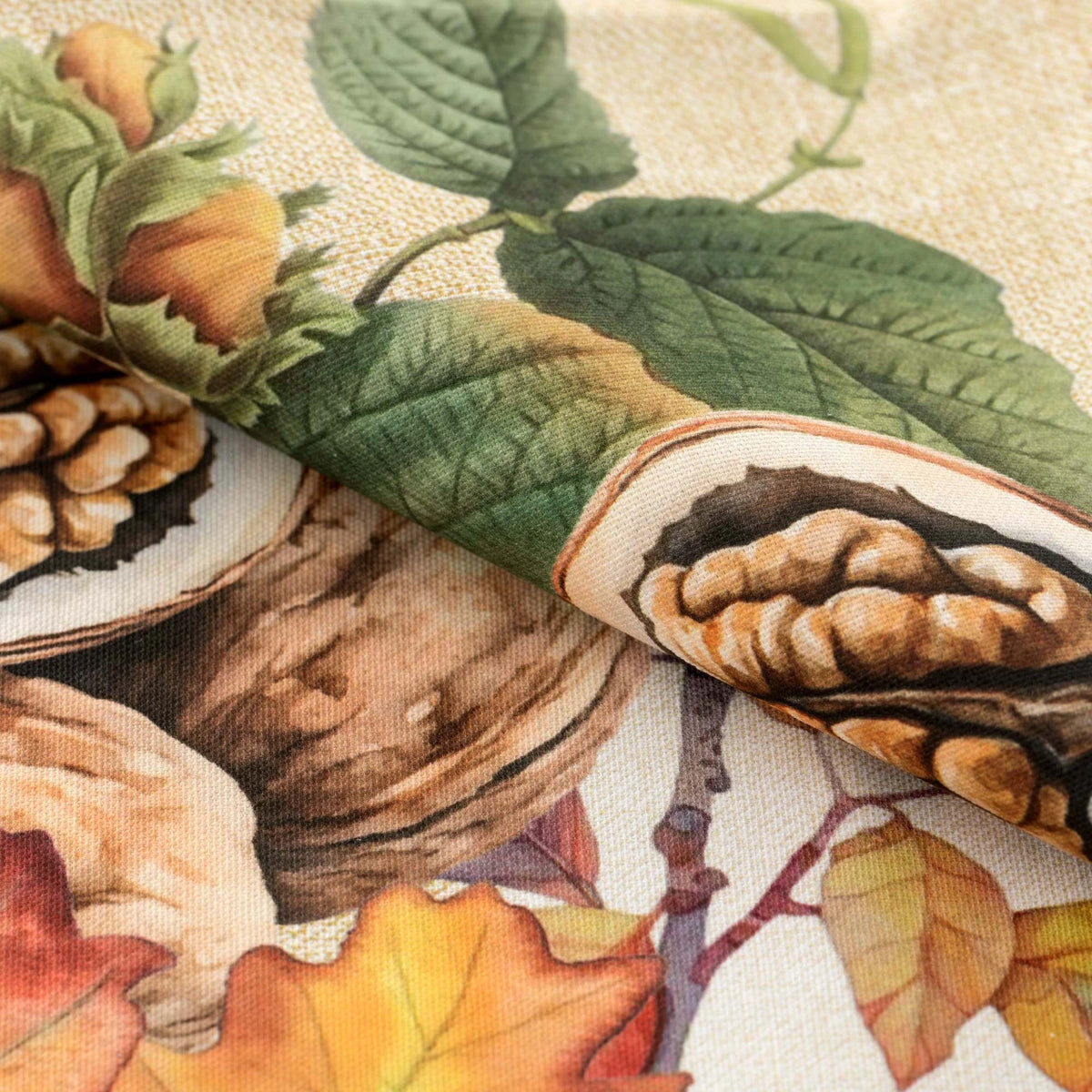 Tovaglia In Cotone Con Fantasia Autunnale Di Foglie Sottobosco 140X180 Linea Oro